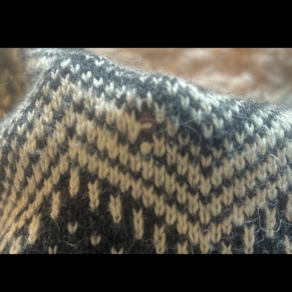 H&M Snowflake Pattern Sweater - Picture 6 of 6